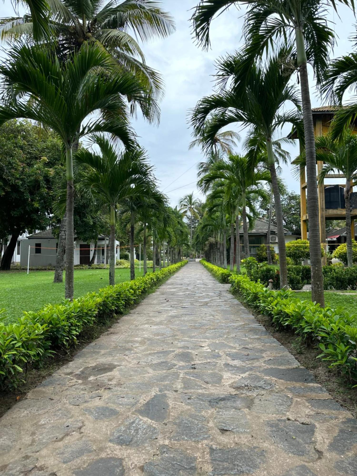 Amaluna सहारा Negombo